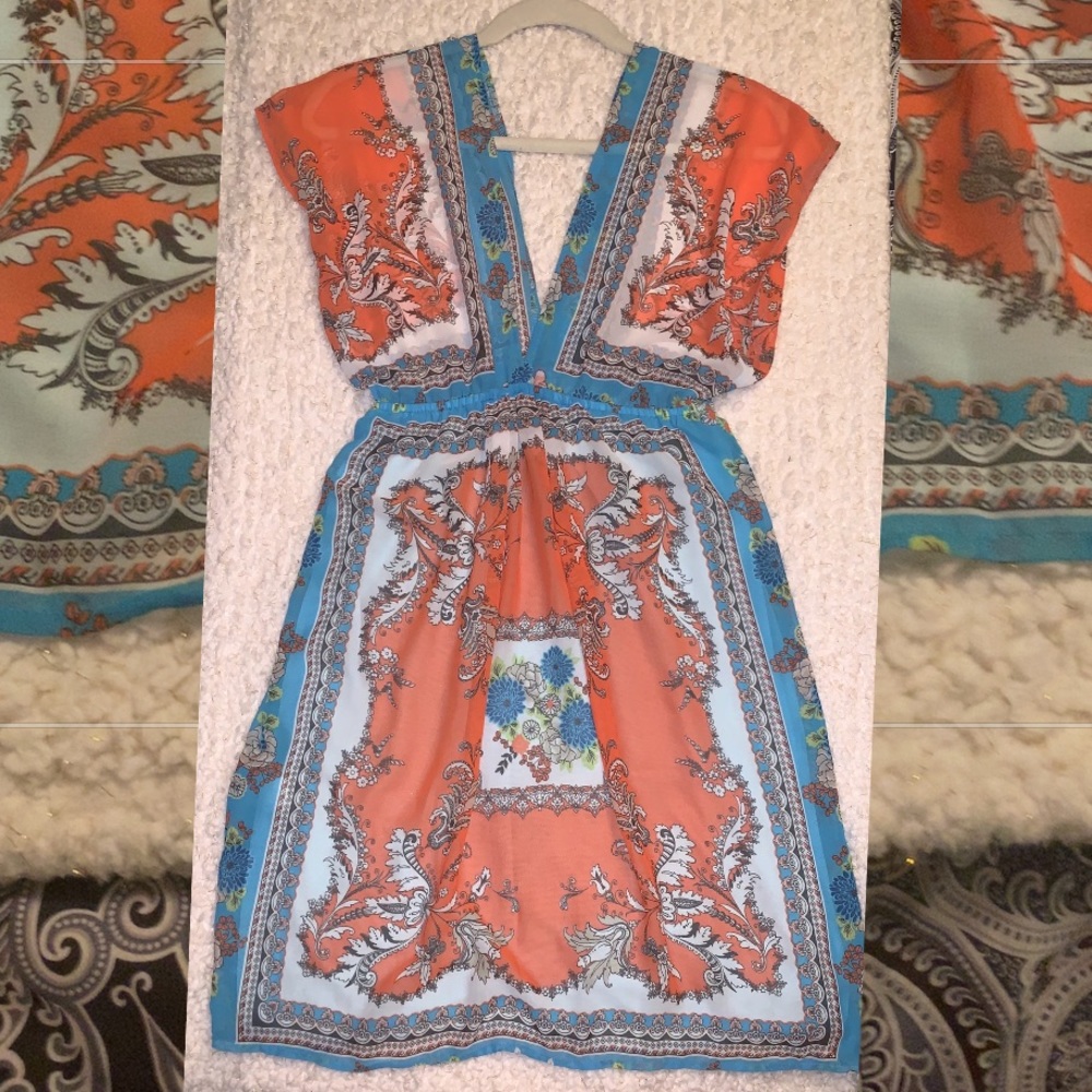 ORANGE/TEAL/WHITE FLORAL PRINT DRESS SIZE M.